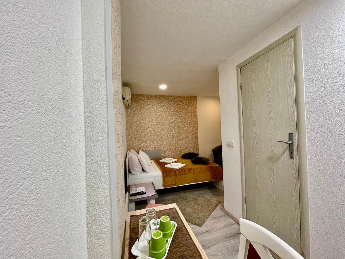 Apartmani Aleksandra U Centru Grada Kragujevac Ngoại thất bức ảnh