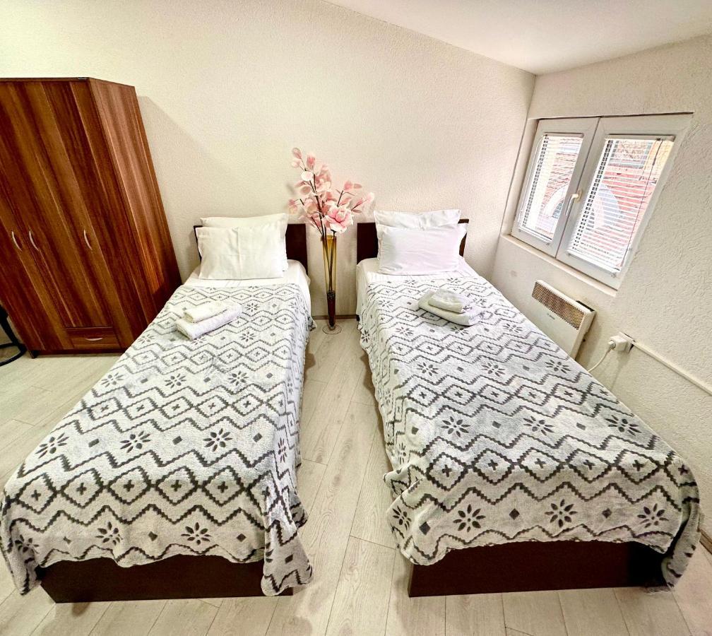 Apartmani Aleksandra U Centru Grada Kragujevac Ngoại thất bức ảnh