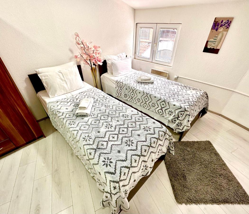Apartmani Aleksandra U Centru Grada Kragujevac Ngoại thất bức ảnh