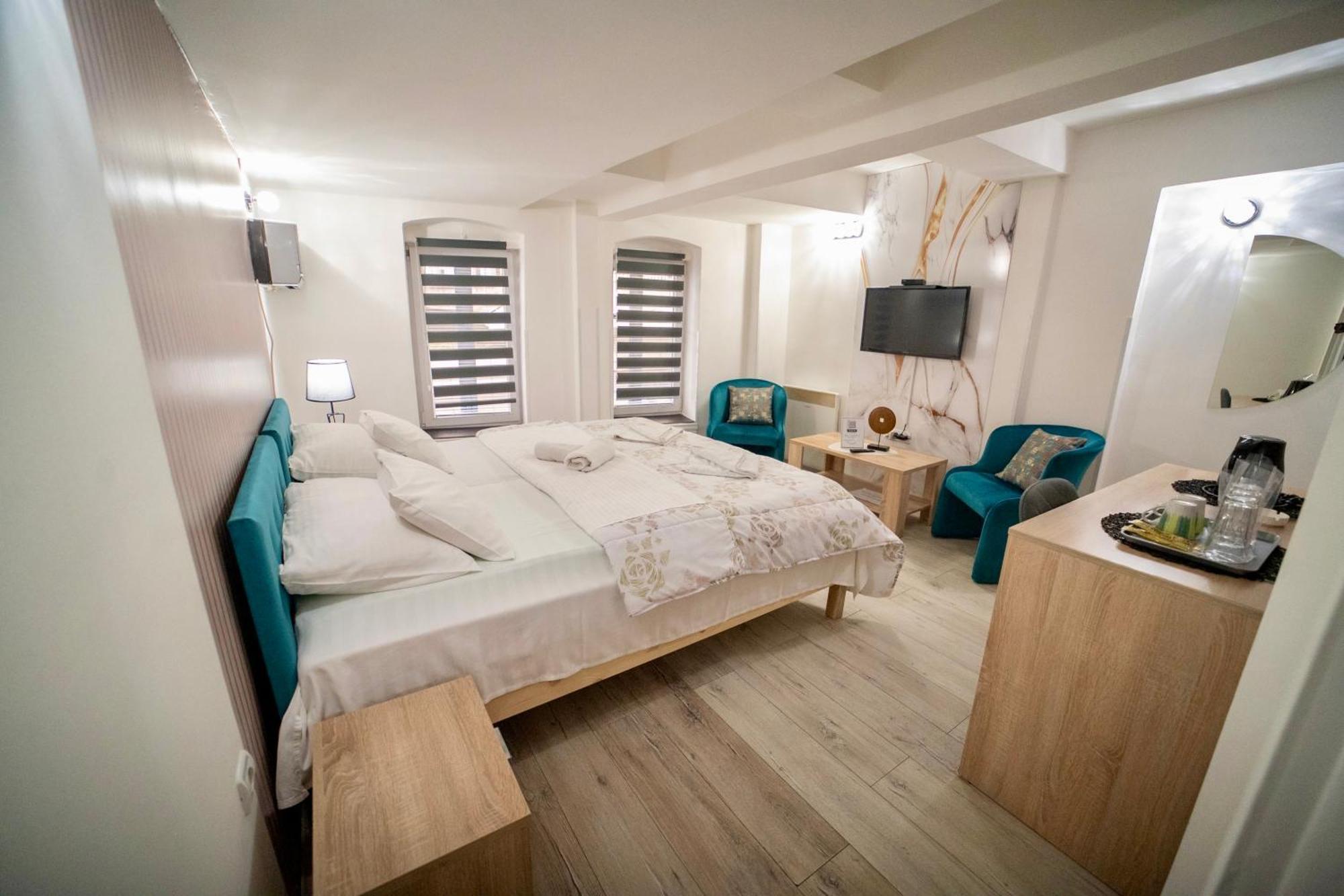 Apartmani Aleksandra U Centru Grada Kragujevac Ngoại thất bức ảnh