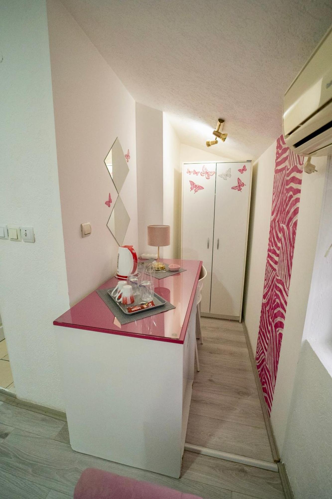 Apartmani Aleksandra U Centru Grada Kragujevac Ngoại thất bức ảnh