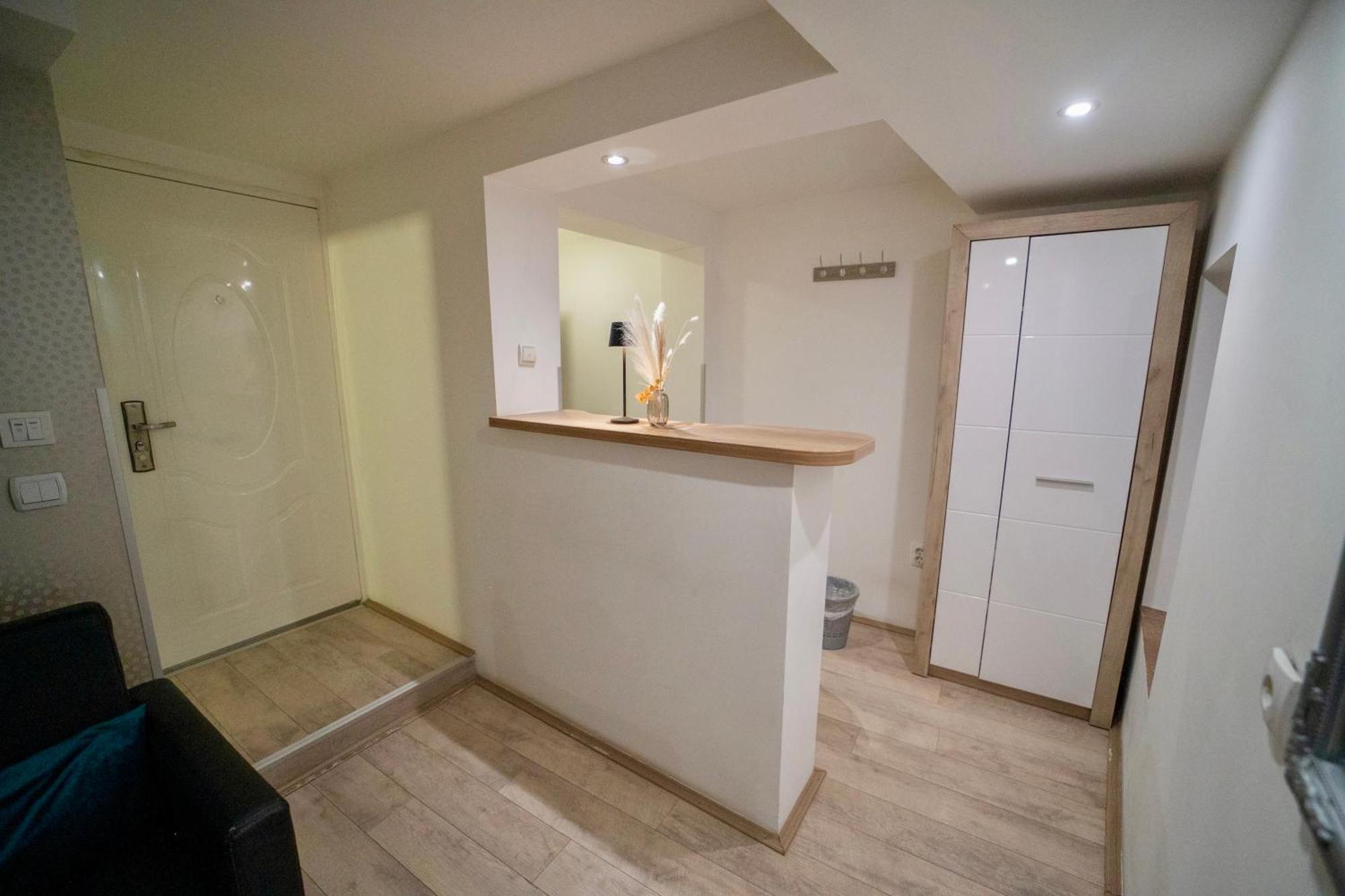 Apartmani Aleksandra U Centru Grada Kragujevac Ngoại thất bức ảnh