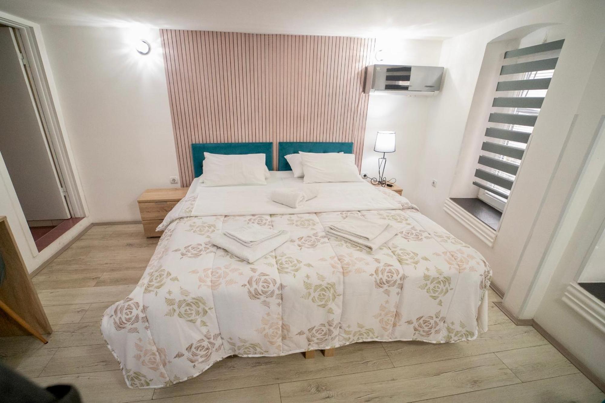 Apartmani Aleksandra U Centru Grada Kragujevac Ngoại thất bức ảnh