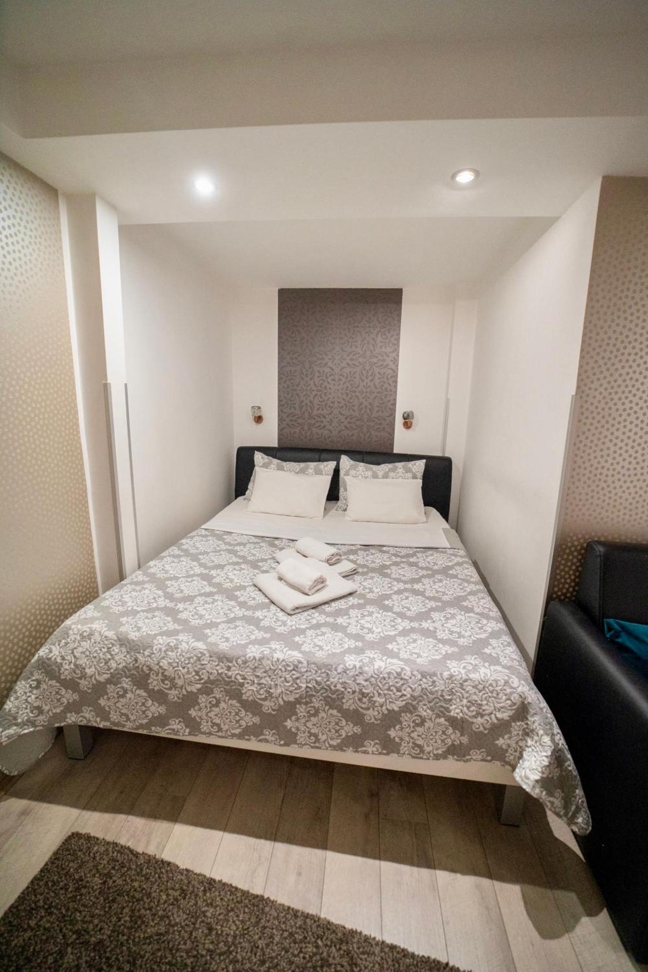 Apartmani Aleksandra U Centru Grada Kragujevac Ngoại thất bức ảnh
