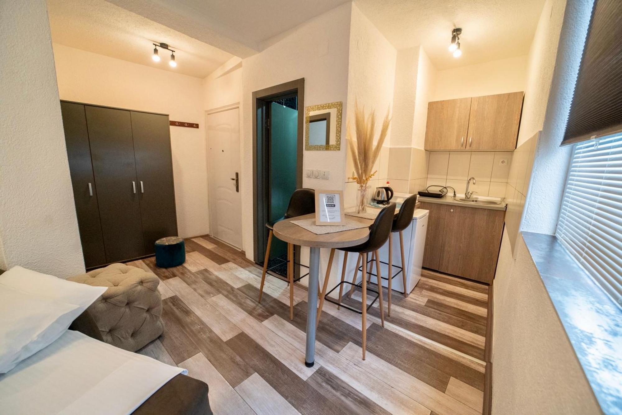 Apartmani Aleksandra U Centru Grada Kragujevac Ngoại thất bức ảnh