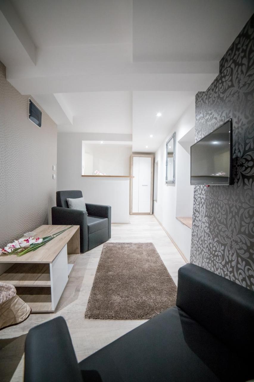 Apartmani Aleksandra U Centru Grada Kragujevac Ngoại thất bức ảnh